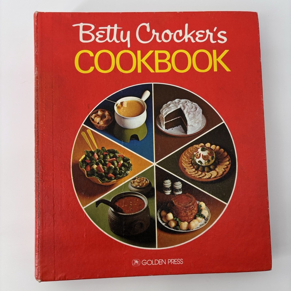 Vintage 1975 Betty Crocker's Cookbook Red Pie Cover 5-Ring Binder 25th Printing